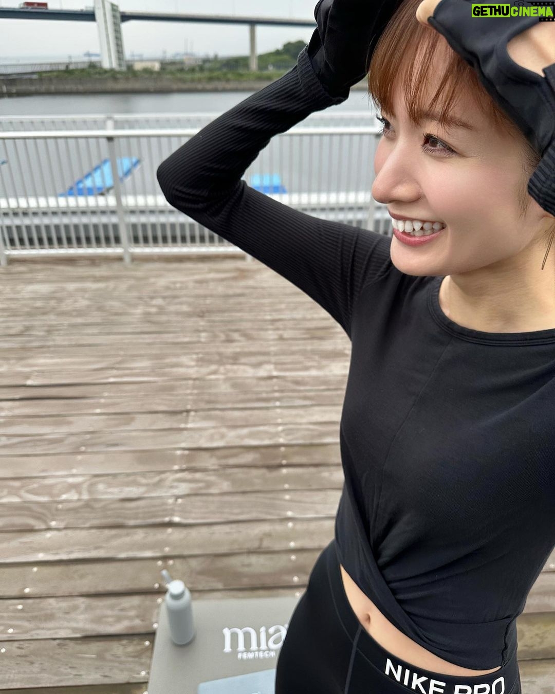 Mayu Sugieda Instagram - ☺︎ 何事においても、自分らしさを愛せる生き方を選択していきたい💐 一度きりの人生、心豊かに楽しみながら、パワフルに!様々なことを頑張っていきたいです☺️💪 清々しく、風通しよく、気を引き締めて。✨ そんな気持ちを、より感じさせてくれたのが… スポーツコミュニティFITVIBES @fitvibes_tokyo と女性を第一に考えた革新的なフェムテック・カテゴリーを象徴するMia・フェムテック™ @miafemtech のコラボレーションイベント🩷🩷🩷 大勢の方々と一緒に、大空の下での Yoga session!! 身体も心も気分よく楽しめて、とても素敵な経験でした🧘♀️ #PR #miafemtech #harmonyseekers #breastharmonization #empowerwomen #womenshealth #confidence #miasquad #unleashyourbreastharmony 海の森水上競技場