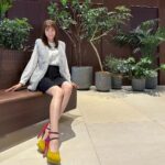 Mayu Sugieda Instagram - ☺︎ ada @__ada.official__ のファーベスト🩶 まだまだ暑い夏ですが🏝️ 様々なブランドのコレクションでは… すでに来年の春夏が公開されていたり🫢☺️ 最新ファッションを見逃せない時期になってきた！ このファージレは ← プチプラなのに、高見えで触り心地抜群だし✨ 正直、かなり推したいアイテムです🙊 (はやくたくさん愛用したいから、寒くな〜れ☃️笑) 今なら、zozotownセール開催中！！Max50%off🎉 #ada #エイダ #エイダコーデ