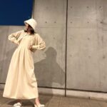 Mayu Sugieda Instagram - ☺︎ ライトベージュのニットワンピとブルゾン！ 同系色コーデは、より女性らしい印象になる気がする！！ シルエットが綺麗なのとシアー素材の抜け感が可愛い :) 今の時期、昼間は暑いけど、夜の肌寒さにも活躍◎ ラストは、ノースリーブでも撮ってみたパターンだよ〜 ホワイトのバケットハットは、お友達とお揃い♡ 新大久保で買ったよー！使い勝手抜群の優秀アイテム。 ONE PIECE、CARDIGAN / @titivatejp HAT / no brand SANDAL / #FENTY #PUMA by #Rihanna #titivate #ティティベイト #titivatestyle #タイアップ #タックニットワンピース #シアーカーディガンブルゾン #大人カジュアル #春コーデ #トレンドコーデ #骨格ナチュラル #ブルベコーデ #ブルべ夏 Tokyo Japan