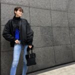 Mayu Sugieda Instagram - ☺︎ #スギエダノシフク ！ この日の気分は… ビッグシルエットのMA-1 🕶 鮮やかなブルーニットも 差し色でお気に入りです💙💙💙 リールの投稿、好評みたいで嬉しい☺️ Instagram ver.で載せてみますね🎞✨ 全く違うムービーなので よかったらTwitter ver.も観て下さい🕊 ストーリーズから飛べるよー！！ ・ ・ ・ #MA-1 / #KATHARINEHAMNETT #cardigan / #LillyBrown knit / #UNIQLO #jeans / #REPLAY #shoes / LaNeuve #bag / ? ( import ) ・ ・ ・ #ootd #outfit #fashion #diarylook #ファッション #コーデ #カジュアルコーデ #メンズライク #メンズライクコーデ #レディースファッション #コーデ紹介 #前髪 #ポニーテール #イヤリング #メガネ #サングラス #ジーンズコーデ #オーバーサイズ #ファッションモデル #杉枝真結 Tokyo Japan