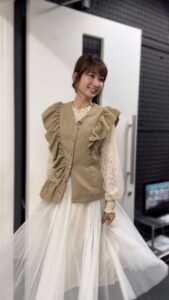 Mayu Sugieda Instagram - ☺︎ 生放送の本番前🌸 チュールスカートがふわふわで可愛いね🫶 お顔は、まだ少しだけ寝起き感あるけど🤭(笑) #ootd #outfit #fashion #coordinate #dailylook #Japan #Tokyo #Japanese #skirt #前髪 #シンプルコーデ #カジュアルコーデ #ガーリーコーデ #カールヘア #ハーフアップ #生放送 #本番前 #ファッションモデル #杉枝真結 Osaka, Japan
