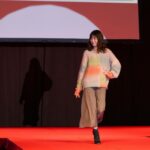 Mayu Sugieda Instagram - ☺︎ 先日、ゲスト出演させていただいたファッションショーでの ステージショットが届いたので載せてみまーす！☺️🫶 ゆったりなサイズ感で 暖かくて可愛いお衣装でした👗✨ #ファッションショー #fashionshow #runway #collection #みなとみらいコレクション2023 #minatomiraicollection2023 #横浜大さん橋ホール 🚢 #model #japanese #Righton #カジュアルコーデ #シンプルコーデ