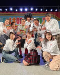 Mayu Sugieda Instagram - 【ご報告】 いつも応援いただいている皆様に、まずは心より感謝申し上げます。 私事で大変恐縮ではございますが、「おは朝パーク 2023」のラストステージにて発表させていただきましたとおり、先日、一般男性と結婚いたしました。 ラストステージでの大切なお時間をいただき、本当にありがとうございました。 実は、私自身も、まさか今日のライブ中のステージ上で発表させていただく流れになるとは、昨日まで思ってもいませんでした。 サプライズでの発表となったにもかかわらず、会場にお越しいただいた皆様と関係者の方々に、驚くほどの温かい祝福をいただきまして、大変感激しました。 皆様に笑顔を届けたい一心で頑張ってきましたが、これまでの活動でも、本日の会場でも、返しきれないほどの大きな愛をいただきました。 今後はさらにパワーアップした杉枝真結として、皆様に笑顔と元気をお届けできるように、変わらず一生懸命頑張ってまいりますので、今後とも応援いただけますと幸いです。 突然のご報告となりましたが、これからもよろしくお願いいたします。 2023.11.19 杉枝 真結