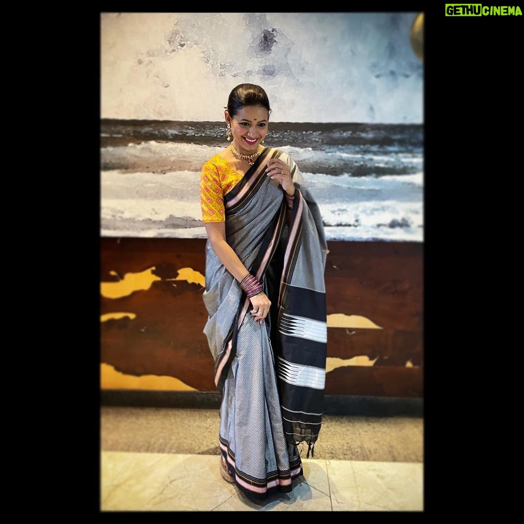 Mayuri Wagh Instagram - Life is short, let my pallu be long..❣️ . . . #saree #sareelove #traditionalwear #black #khansaree #smile #eventdiaries #sonymarathi #sankranti #festivevibes #festivemood #festiveseason #happyface #happylife #happysoul #mayuriwagh #marathiactress