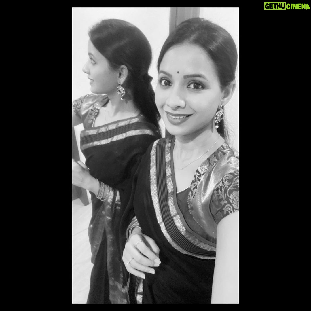 Mayuri Wagh Instagram - मकरसंक्रांतीच्या शुभेच्छा …❣️ . . . #makarsankranti #uttrayan #festive #festivewear #festiveseason #bhogi #saree #blacknwhite #happyvibes #happylife #happyface #happysoul #mayuriwagh #marathiactress
