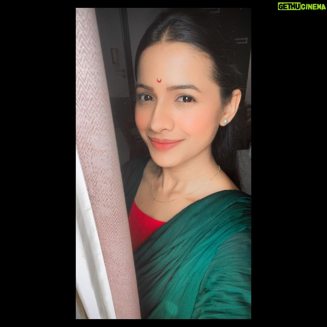 Mayuri Wagh Instagram - Being Renuka.. Ashirwad Tuza Ekvira Aai… 🙏🏼 . . . #renuka #ashirwadtuzaekviraaai #sonymarathi #actorslife #newcharachter #simplegirl #smile #happyface #happyvibes #happylife #happysoul #mayuriwagh #marathiactress