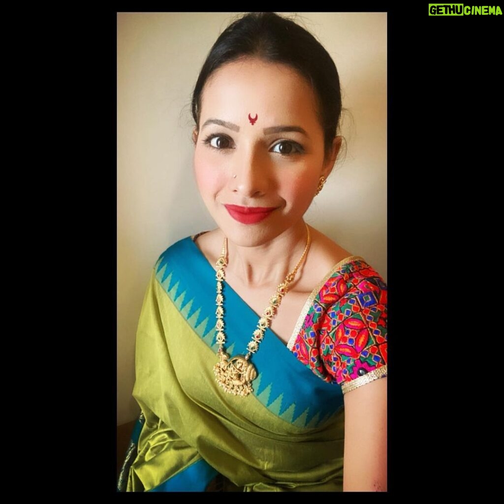Mayuri Wagh Instagram - Be your own peace ..❣️ . . . #smile #bright #positivevibes #saree #love #happyface #happylife #happysoul #mayuriwagh #marathiactress