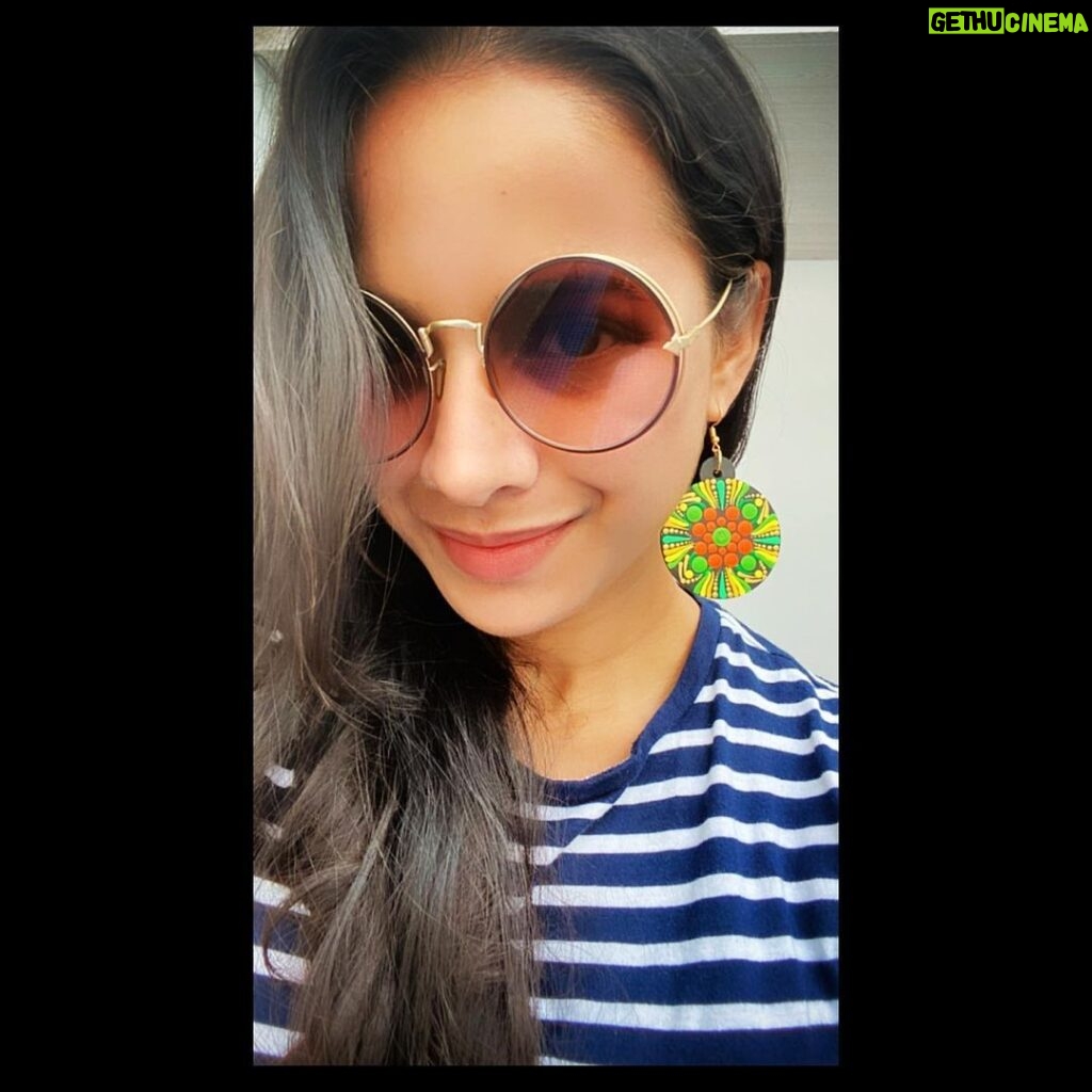 Mayuri Wagh Instagram - Stars can’t shine without darkness…❣️ . Earrings : @sg_art93 . #shine #bright #staypositive #colourful #life #happyvibes #positivevibes #happylife #happyface #happysoul #mayuriwagh #marathiactress