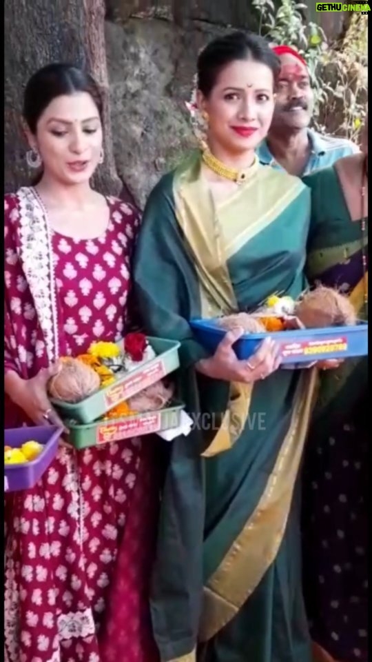Mayuri Wagh Instagram - आशीर्वाद तुझा एकविरा आई मालिकेच्या कलाकारांनी घेतले एकविरा आईचे दर्शन🙏💙 @mayurri.wagh_official @pawaramruta @sonymarathi
