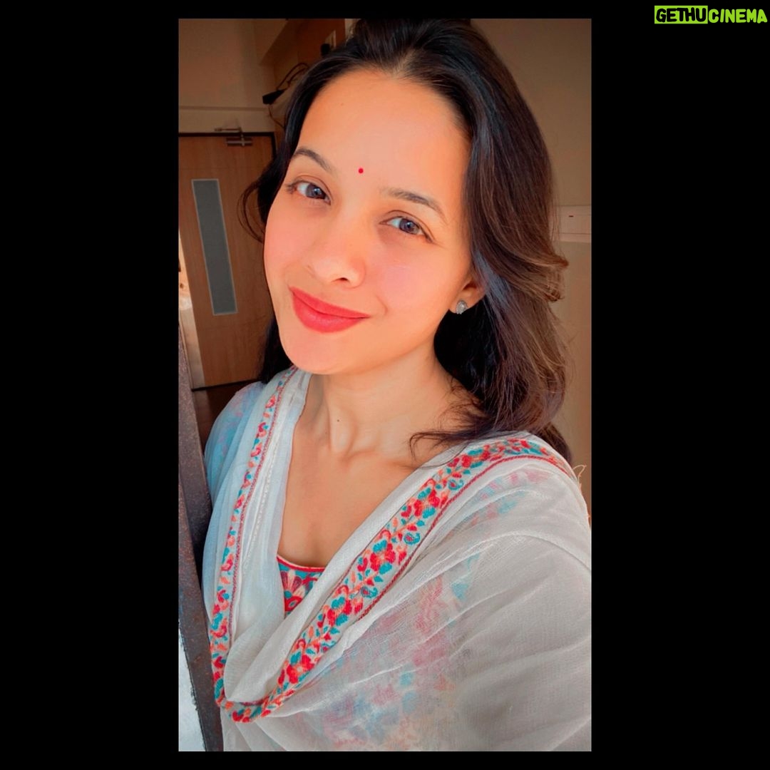 Mayuri Wagh Instagram - Cheers to self love…❣️🧿 . . . #myvalentine #selflove #loveyourself #grow #glow #shine #believe #magic #cheers #happiness #positivity #happylife #happysoul #blessed #mayuriwagh #marathiactress