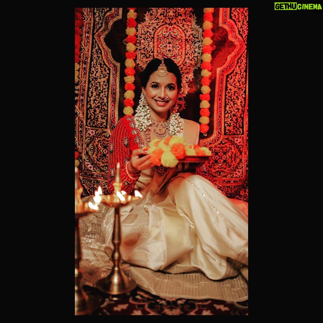 Mayuri Wagh Instagram - धनत्रयोदशीच्या हार्दिक शुभेच्छा!..🪔 . . Clicked by : @kunal_mohite_photography Outfit : @_meenakshi_patil Makeup : @minakshi_mharse_makeuphair Hairstylist : @shubham_pal_makeup_and_hair Organised by : @style_by_pradnyaaaaa__ . . #diwali2023 #dhanteras #festival #favourite #lights #tradional #festivevibes #happy #happylife #happysoul #mayuriwagh #marathiactress