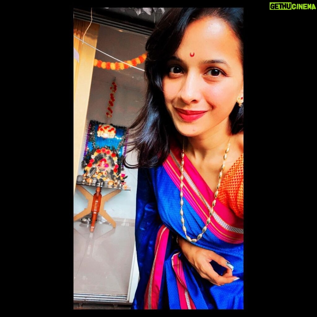 Mayuri Wagh Instagram - गणपती बाप्पा मोरया…🙏🏼 Day 1 . Stylist : @piyushakhanvilkar Saree : @rukhwat . #ganpatibappamorya #ganpatifestival #sareelove #tradition #traditionalwear #festivewear #festiveseason #happy #positivevibes #marathiactress #mayuriwagh