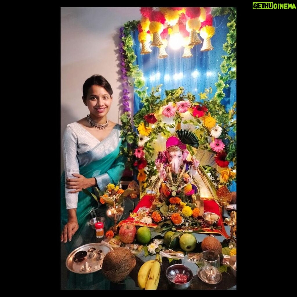 Mayuri Wagh Instagram - गणपती बाप्पा मोरया…🙏🏼 Day 1 . Stylist: @piyushakhanvilkar Jewellery: @maherfashion.com__ . . #ganpatibappamorya #ganpatifestival #sareelove #tradition #traditionalwear #festivewear #festiveseason #happy #positivevibes #marathiactress #mayuriwagh Kharadi, Pune