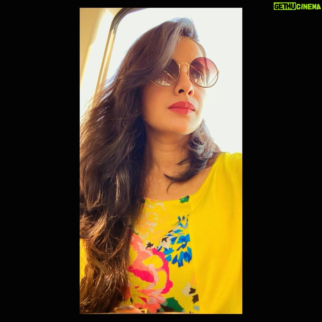 Mayuri Wagh Instagram - I carry sunshine with me…❣️🧿 . . . #shine #bright #sunshine #magic #positivevibes #happyvibes #happylife #happysoul #mayuriwagh #marathiactress