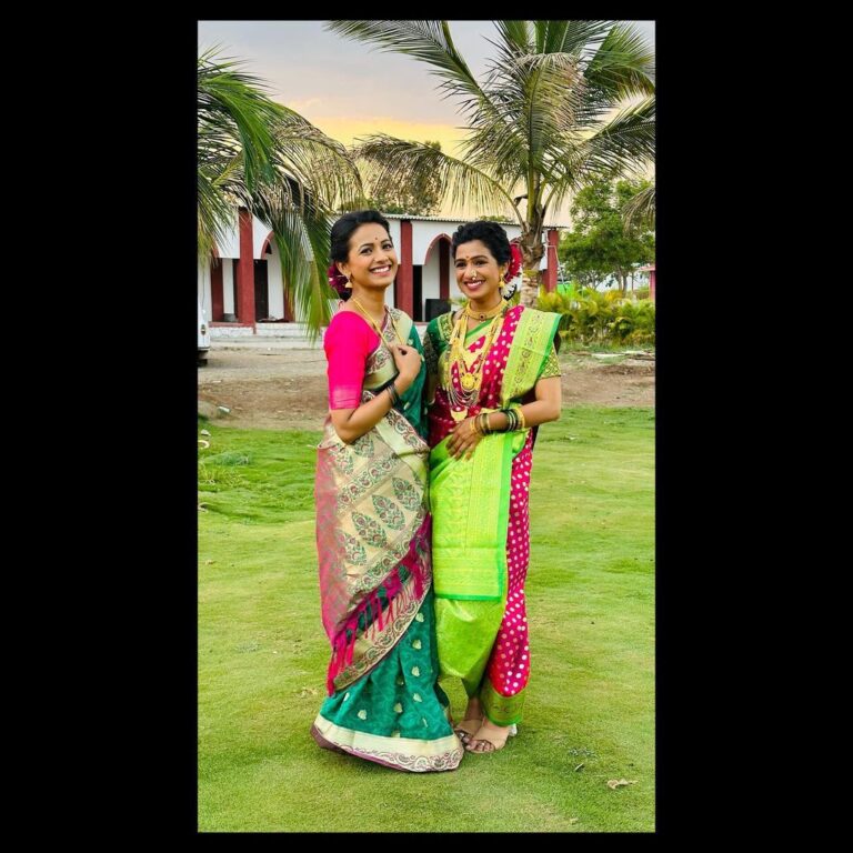 Mayuri Wagh Instagram - Colourful…❣️ . . . #ashirwadtuzaekveeraaai #photodump #latepost #wedding #tanishiva #reelcouple #shoot #memories #actorslife #sonymarathi #mayuriwagh #marathiactress