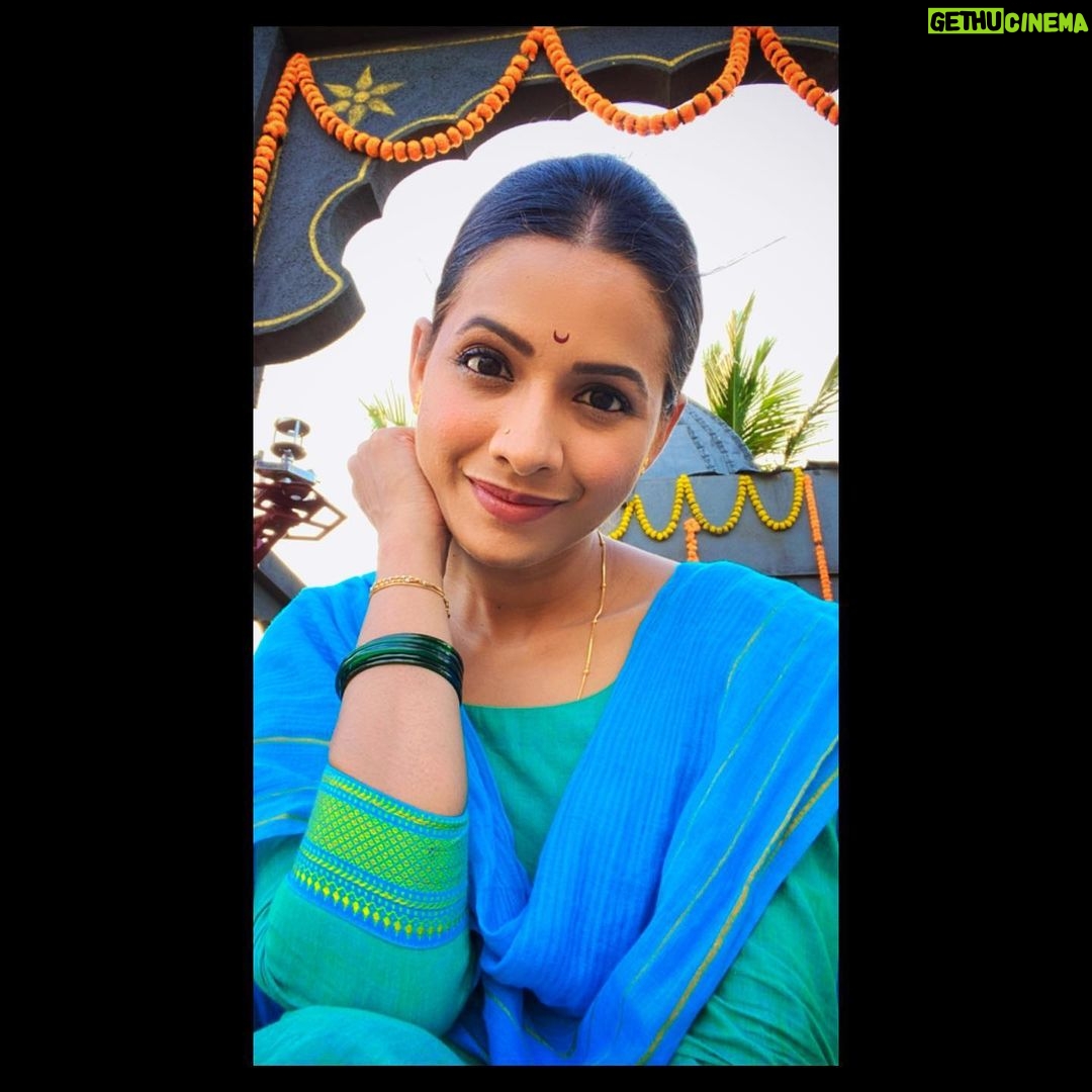 Mayuri Wagh Instagram - You are one of a kind…❣️ . . . #smile #shine #glow #eyes #eyestalk #behappy #bebeautiful #beingrenuka #workmode #shootdiaries #actorslife #ashirwadtuzaekviraaai #sonymarathi #happyface #happylife #happysoul #mayuriwagh #marathiactressfans