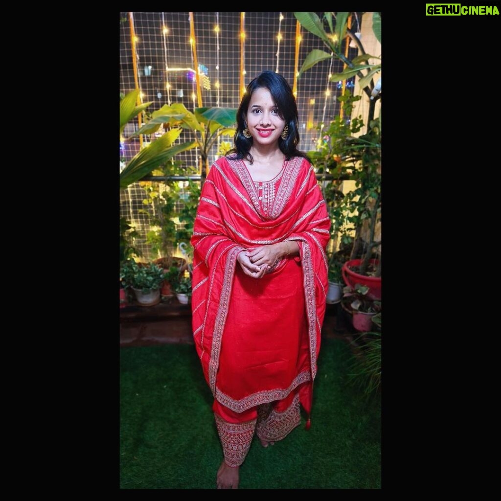 Mayuri Wagh Instagram - Diwali 2023…❣️🧿 . . . #diwali #festivaloflights #celebration #red #love #happyface #happylife #happysoul #mayuriwagh #marathiactress