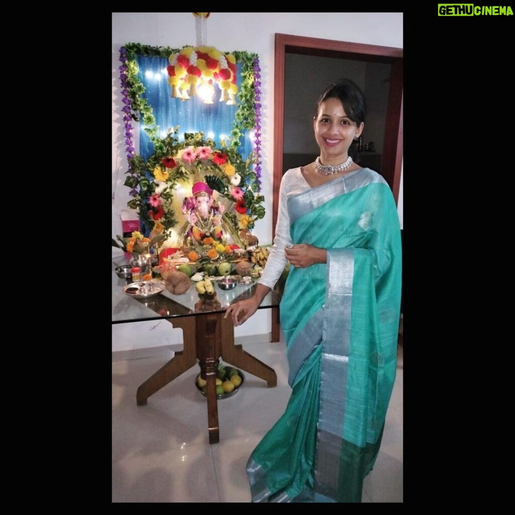 Mayuri Wagh Instagram - गणपती बाप्पा मोरया…🙏🏼 Day 1 . Stylist: @piyushakhanvilkar Jewellery: @maherfashion.com__ . . #ganpatibappamorya #ganpatifestival #sareelove #tradition #traditionalwear #festivewear #festiveseason #happy #positivevibes #marathiactress #mayuriwagh Kharadi, Pune
