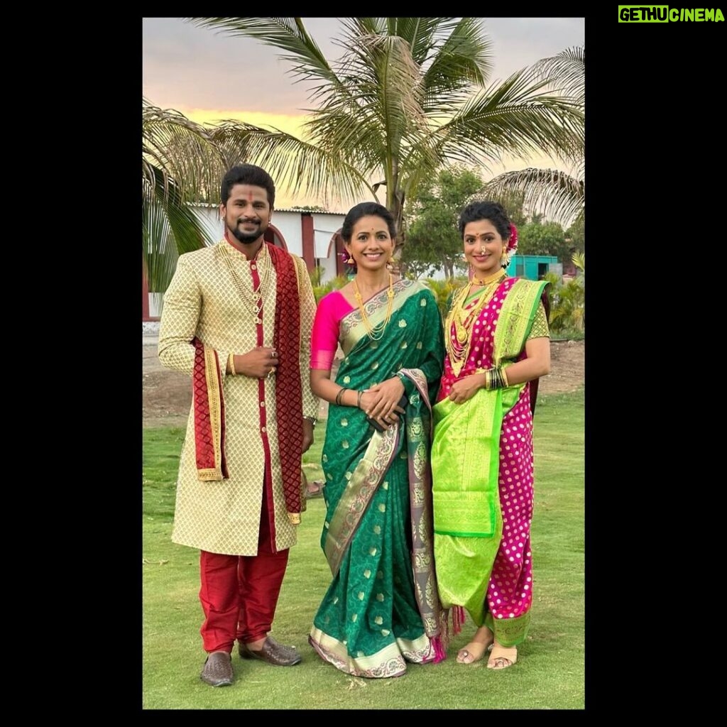 Mayuri Wagh Instagram - Colourful…❣️ . . . #ashirwadtuzaekveeraaai #photodump #latepost #wedding #tanishiva #reelcouple #shoot #memories #actorslife #sonymarathi #mayuriwagh #marathiactress