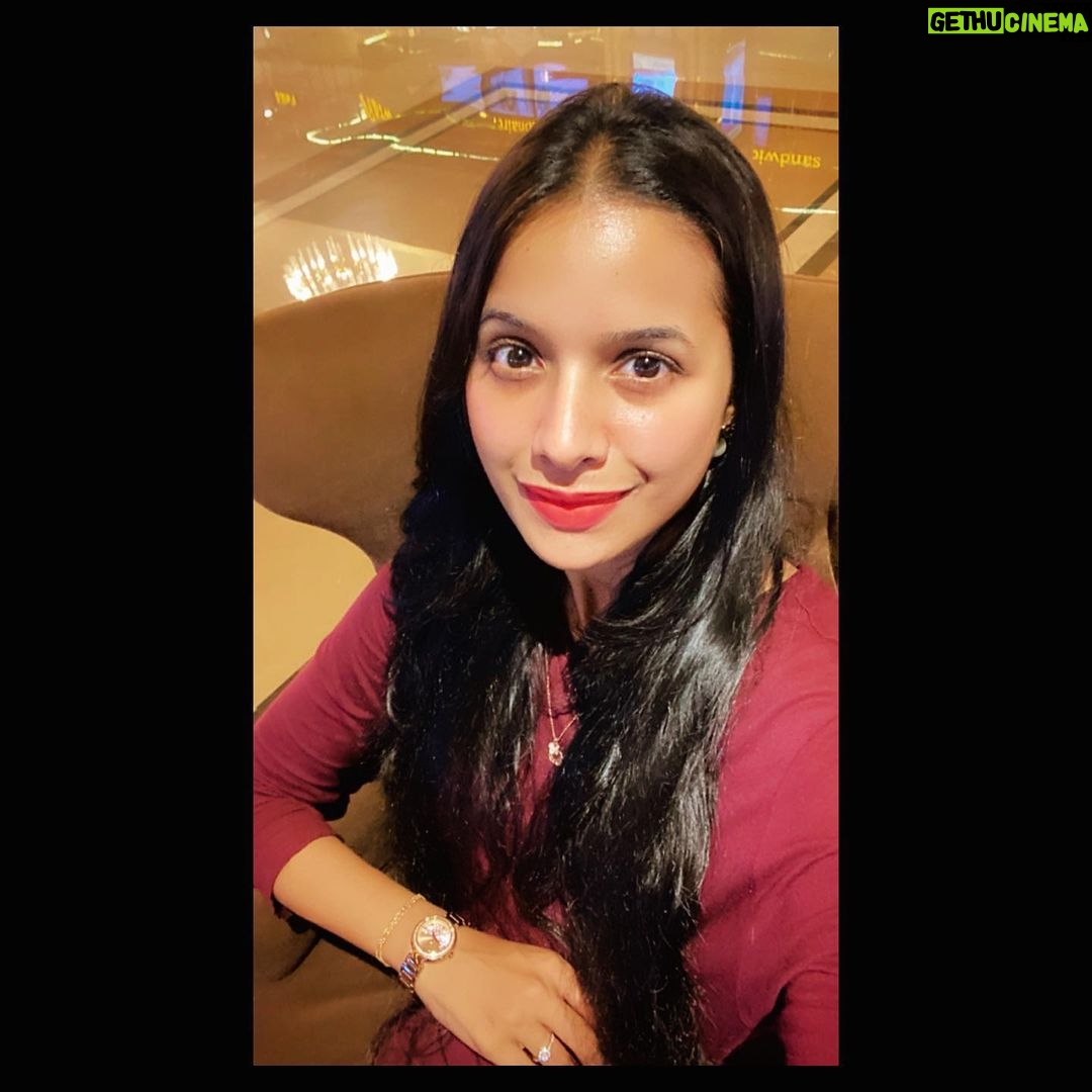Mayuri Wagh Instagram - Poetry in those eyes and beautiful madness tangled in her hair…❣️ . . . #smile #shine #glow #behappy #bebeautiful #weekend #weekendvibes #positivevibes #selfdate #happyface #happylife #happysoul #mayuriwagh #marathiactress