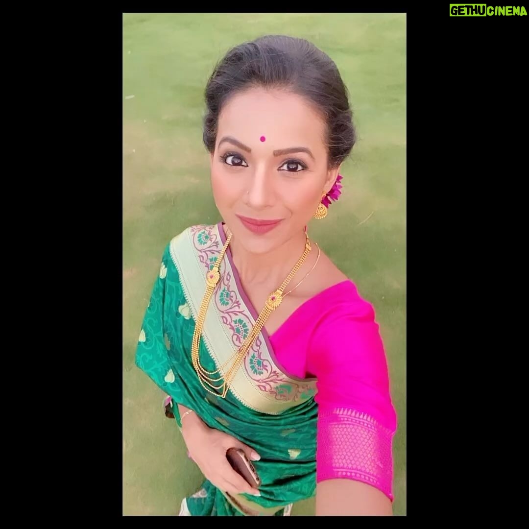 Mayuri Wagh Instagram - Sunshine and smile…❣️ . . . #smile #shine #glow #behappy #bebeautiful #sunshine #saree #traditional #happyface #happylife #happysoul #mayuriwagh #marathiactress