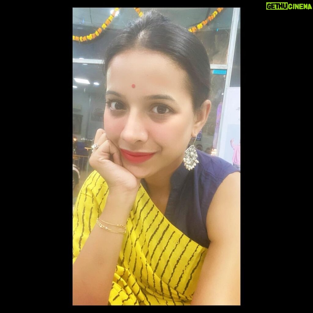 Mayuri Wagh Instagram - Her vibe is pretty…❣️ . . . #pretty #positivevibes #smile #behappy #bestrong #bepostive #dream #big #happylife #happyface #happysoul #mayuriwagh #marathiactress