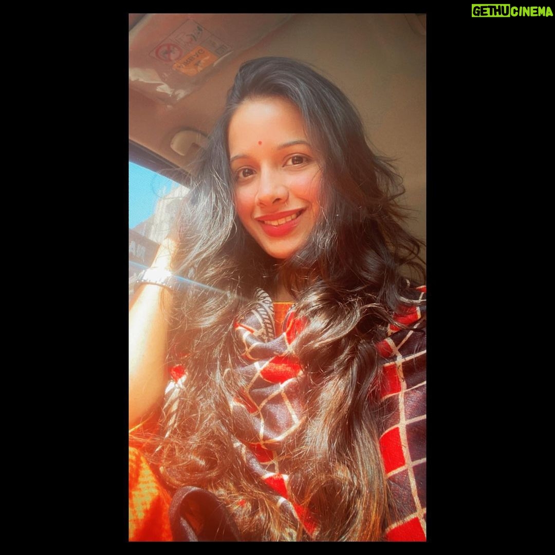Mayuri Wagh Instagram - Happiness is GOOD HAIR DAY…❣️ . . . #happyhair #happyme #goodhairday #happyday #happiness #feel #fresh #beautiful #longhair #lovehair #loveisinthehair #carselfie #smile #happylife #happyface #happysoul #mayuriwagh #marathiactress