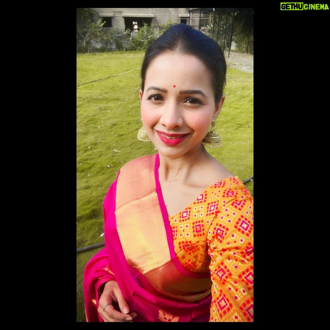 Mayuri Wagh Instagram - Pink makes me happy..❣️ . . . #pink #happycolor #prettyinpink #saree #love #traditional #indian #happyface #happylife #happysoul #mayuriwagh #marathiactress