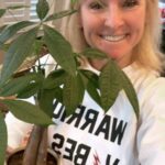 Meaghan B. Murphy Instagram – Over-watering 💦 is the #1 reason most house plants 🪴 die! Try placing ice cubes 🧊 on the soil once a week. The slow-melting ice gives roots + dirt time to absorb water properly.

⁉️for you:
Any green thumb 👍🏼 advice of your own?!
🌱 I had so much luck with this Trader Joe’s money tree. Any other hard-to-kill plants you’d rec?

#plant #houseplant #houseplants #greenthumb #icecube #gardener #gardenersofinstagram #plantlady #plantladylife #moneytree Green Thumb