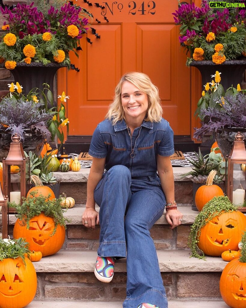 Meaghan B. Murphy Instagram - Pick my Halloween 🎃 headshots 📸: A. Awkwardly holding a pumpkin B. Aggressively putting my thumbs in my pockets C. Chillin’ on the stoop in a denim jumpsuit that is cute until you have to pee D. Hands on your knees, hands on your knees—isn’t that from a party song?!? #halloween #halloweenheadquarters #headshots #editorsletter #halloweenqueen #headshot Halloween Headquarters