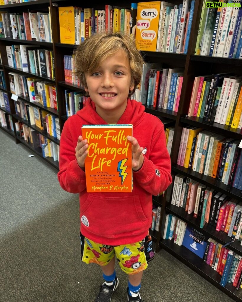 Meaghan B. Murphy Instagram - This will NEVER get old! Pat & Brooks popped into @barnesandnoble for the new Diary of a Wimpy Kid on a road trip to Delaware for a lacrosse 🥍 tournament and found me, too! 📕 ⚡️ 🔋 Chase your dreams, friends! We can do it! #authorsofinstagram #bookstagram #yourfullychargedlife #barnesandnoble #author #authors #penguinrandomhouse #diaryofawimpykid Barnes and Noble