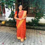 Meera Krishna, Meera Siva Instagram - Happy Pongal 🤩 Beautiful saree @sujaas_studios661 @zeetamizh @zee5tamil #karthigaideepamserial #zeetamil #instagood #instalike #instadaily #instamood #instaupload #southindianfestival #meerakrishna #insta #