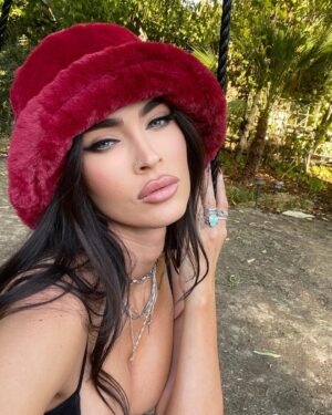 Megan Fox Instagram - Pick me energy 🖤🌙