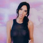 Megan Fox Instagram - ʎʇıʇuǝpı uǝʞɐʇsıɯ ɟo ǝsɐɔ ɐ