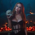Megan Fox Instagram - play DiabloIV and try not to die ☠️ but if you do, rest in peace with one of these roasts- i mean eulogies from me #diabloiv #diablodeaths #diablopartner @playdiablo