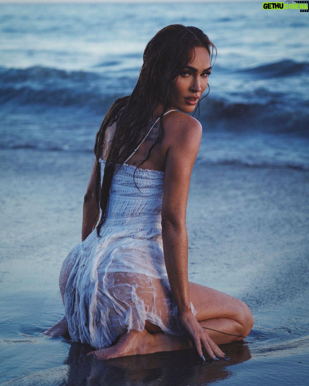 Megan Fox Instagram - offering surf lessons. link in bio