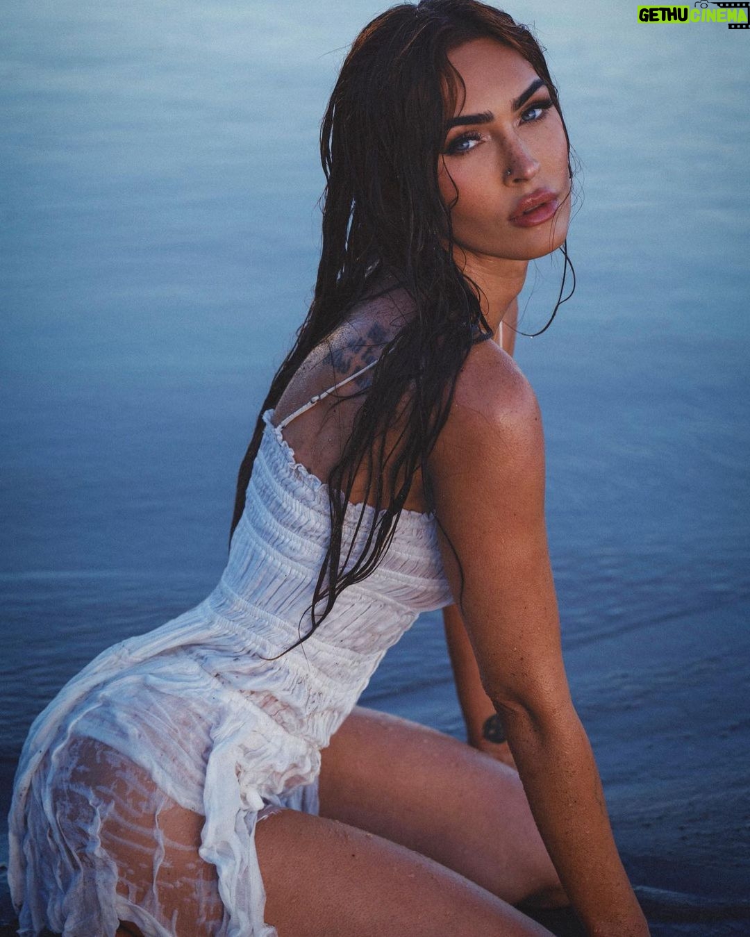 Megan Fox Instagram - offering surf lessons. link in bio