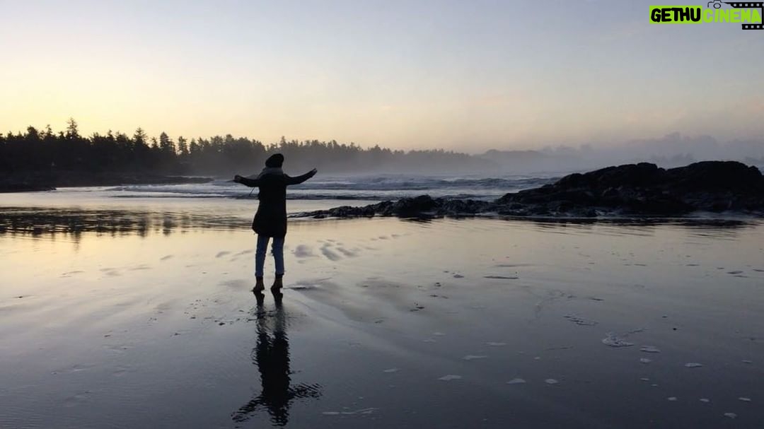 Megan Park Instagram - Goodmorning 🌲🌥 Chesterman Beach, Tofino
