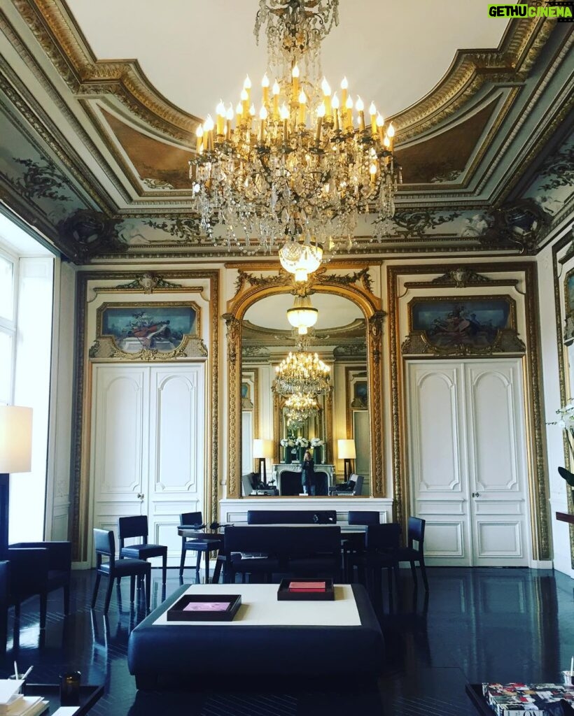 Megan Park Instagram - Good morning from Paris... 😍
