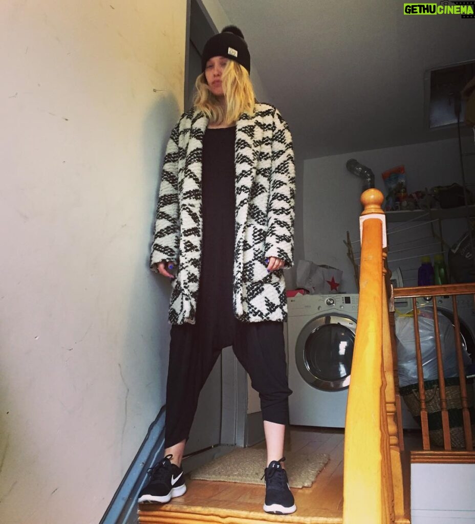 Megan Park Instagram - NYC is special because you can wear an outfit like this in public and not get any weird looks. 💯💯💯 Williamsburg NYC