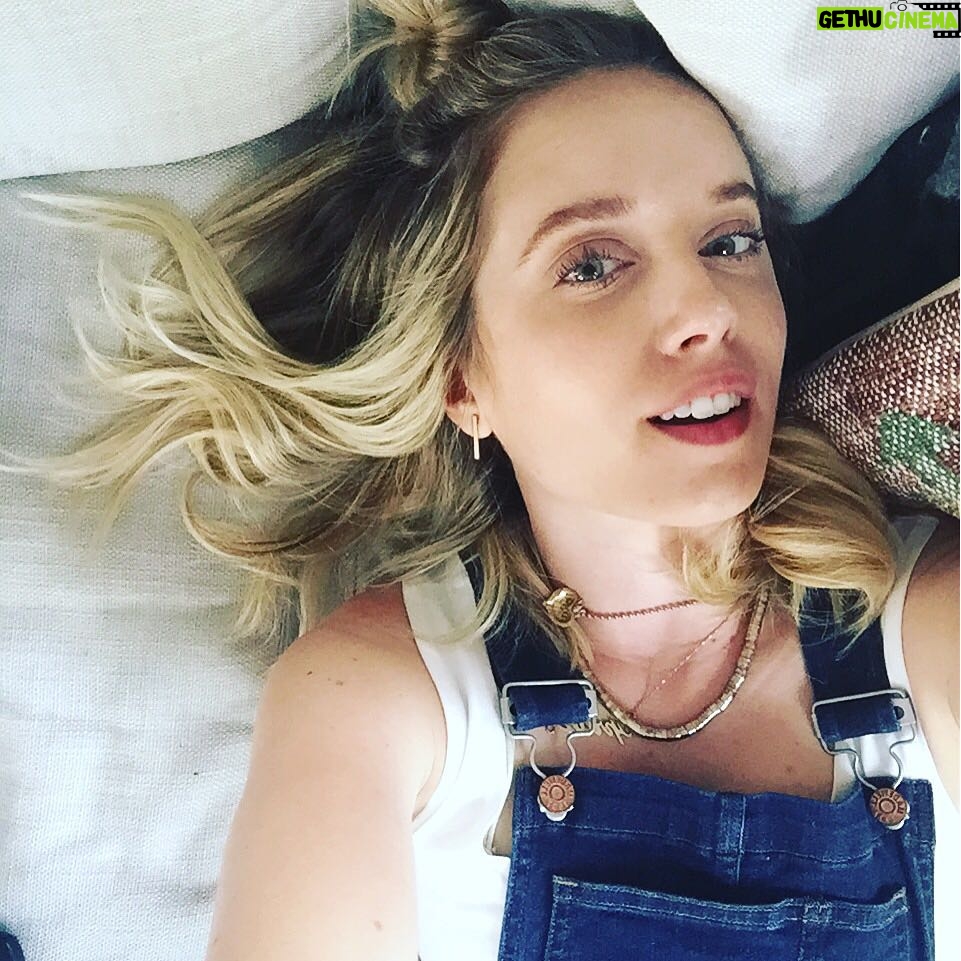 Megan Park Instagram - Feeling lucky to have a few hours off to eat snacks and watch trashy tv today 🙌