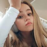 Megan Stott Instagram - 🎧☀️🌷