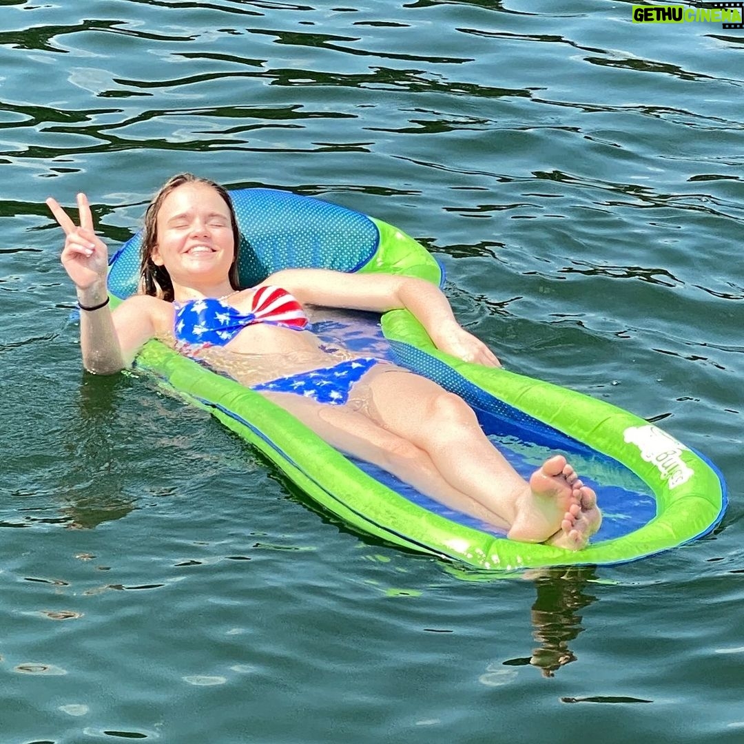 Megan Stott - 4K Likes - ☀️