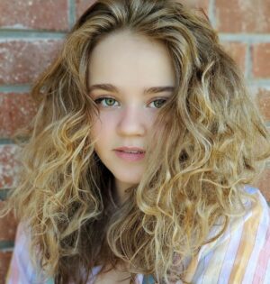 Megan Stott Instagram - *Curls*