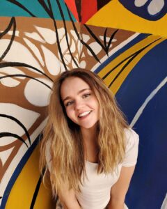Megan Stott Instagram - 💛