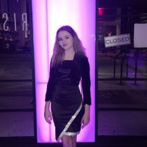Megan Stott Instagram - Whatever maybe💕 
Live your best single Pringle life😉