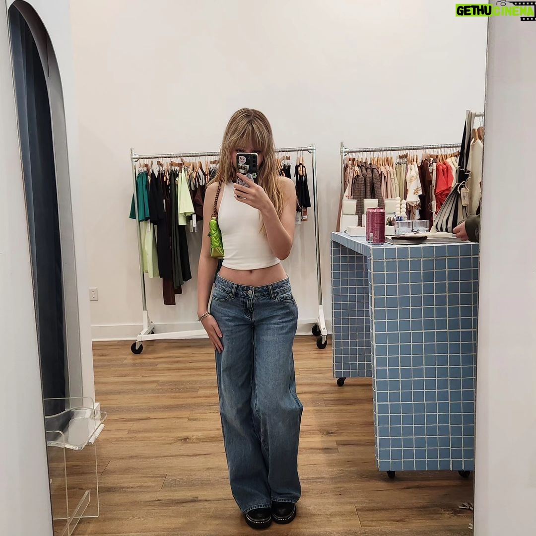 Megan Stott Instagram - Fit check for the new do