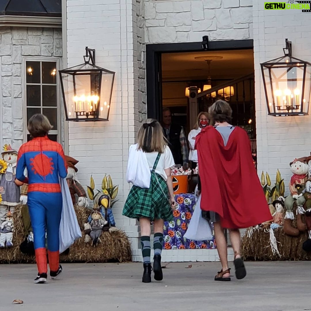 Megan Stott - 5K Likes - Happy Hallows Eve!!!!🎃🎃
YOU ARE NEVER TO YOUNG TO TRICK OR TREAT👻🥳