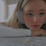 Megan Stott Instagram - 🎧☀️🌷