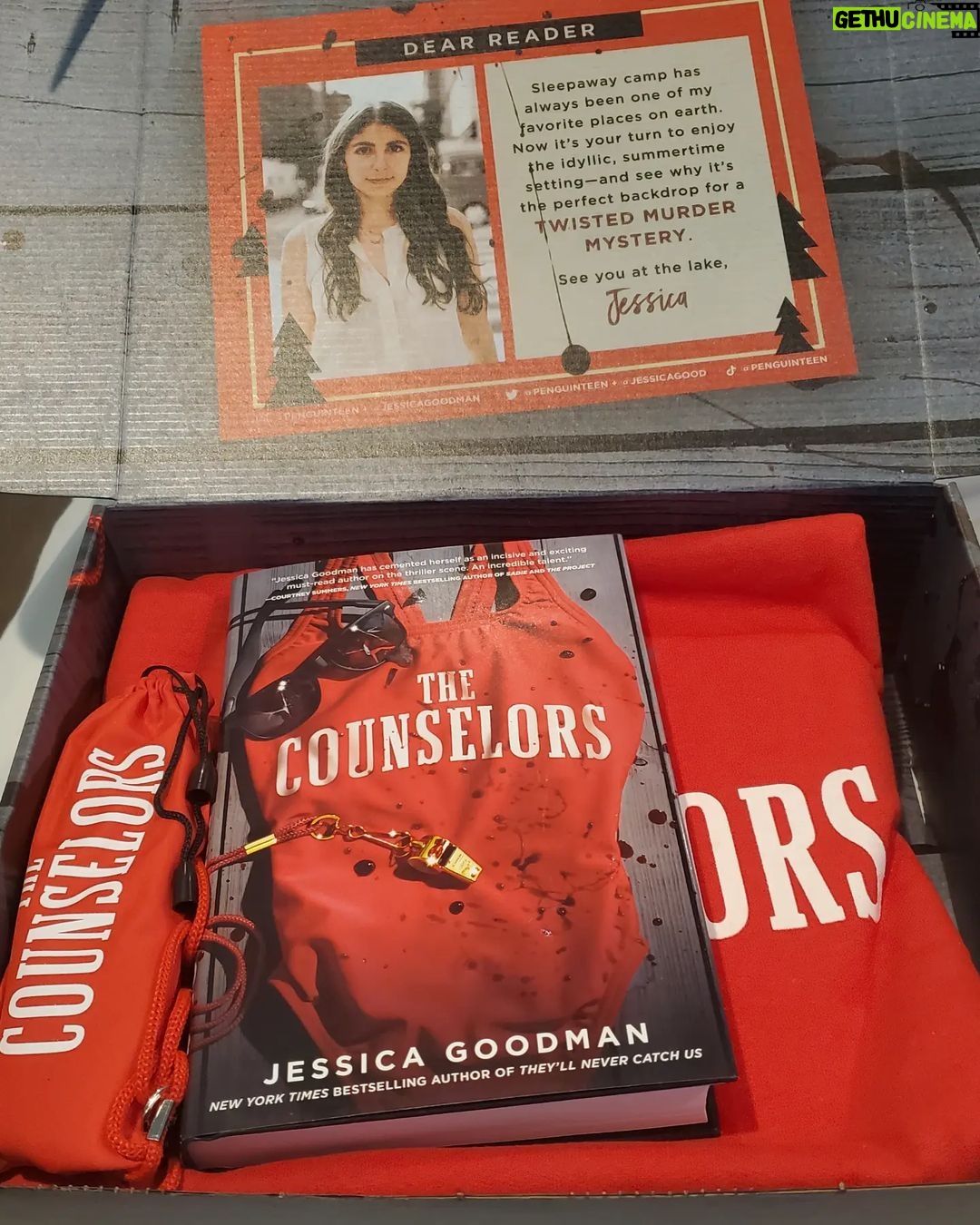 Megan Stott Instagram - Shout out to @jessicagoodman! I love the soft hoodie and have already started reading...captivating! 🤌